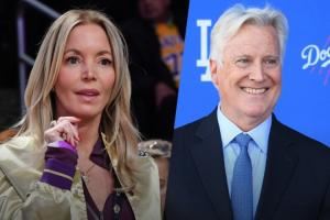 💥见证历史!NBA理事会批准沃尔特收购湖人!交易估值约100亿!